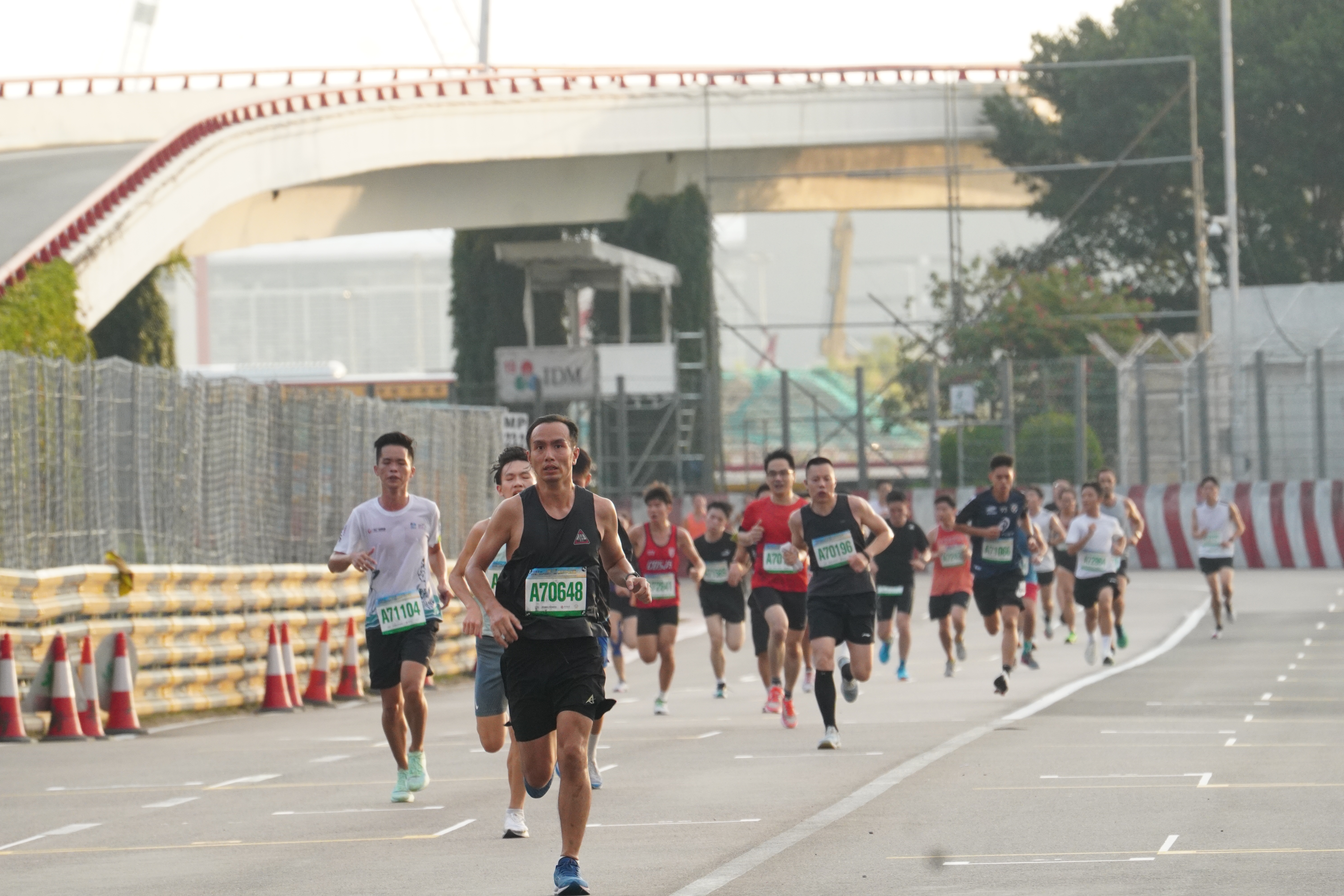 A12  參加者用跑步形成感受東望洋賽道.JPG